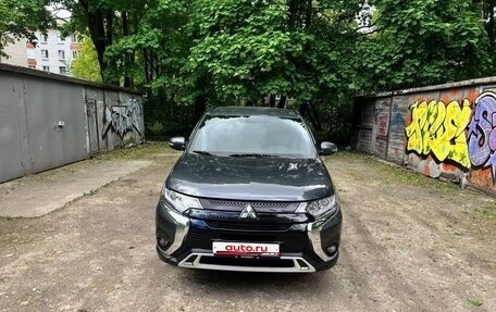 Mitsubishi Outlander III рестайлинг 3, 2021 год, 2 590 000 рублей, 1 фотография