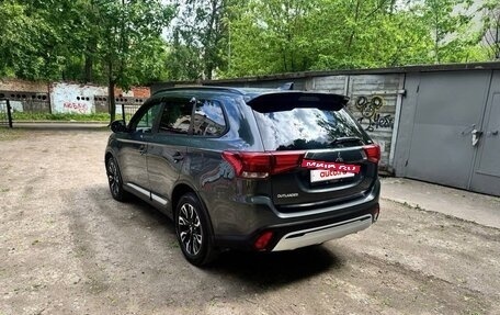 Mitsubishi Outlander III рестайлинг 3, 2021 год, 2 590 000 рублей, 3 фотография