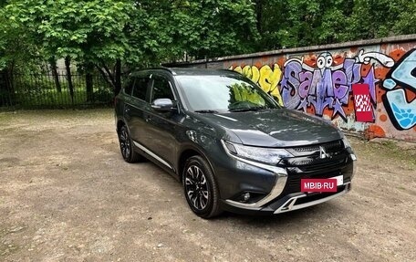 Mitsubishi Outlander III рестайлинг 3, 2021 год, 2 590 000 рублей, 5 фотография