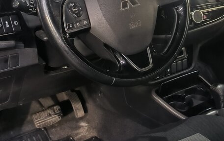 Mitsubishi Outlander III рестайлинг 3, 2021 год, 2 300 000 рублей, 4 фотография