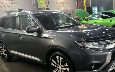 Mitsubishi Outlander III рестайлинг 3, 2021 год, 2 300 000 рублей, 3 фотография