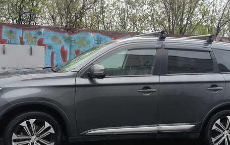Mitsubishi Outlander III рестайлинг 3, 2021 год, 2 300 000 рублей, 7 фотография