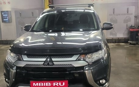 Mitsubishi Outlander III рестайлинг 3, 2021 год, 2 300 000 рублей, 2 фотография