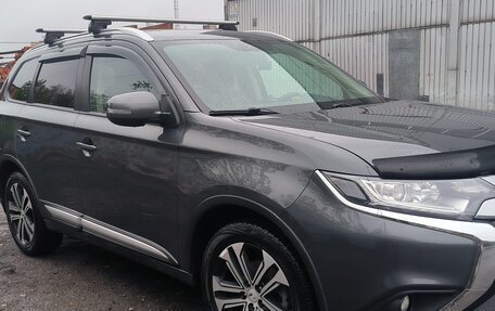 Mitsubishi Outlander III рестайлинг 3, 2021 год, 2 300 000 рублей, 9 фотография