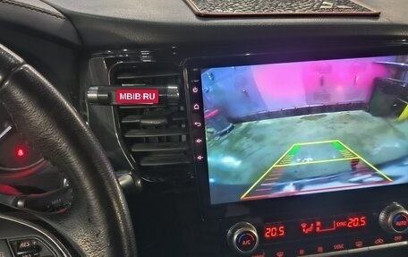 Mitsubishi Outlander III рестайлинг 3, 2021 год, 2 300 000 рублей, 6 фотография