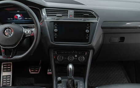 Volkswagen Tiguan II, 2018 год, 2 350 000 рублей, 13 фотография