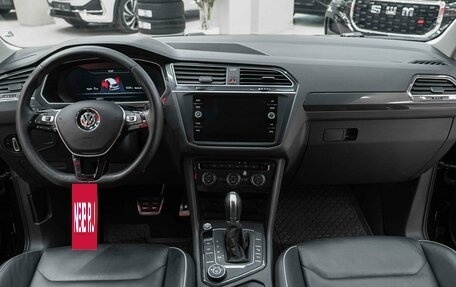 Volkswagen Tiguan II, 2018 год, 2 350 000 рублей, 12 фотография