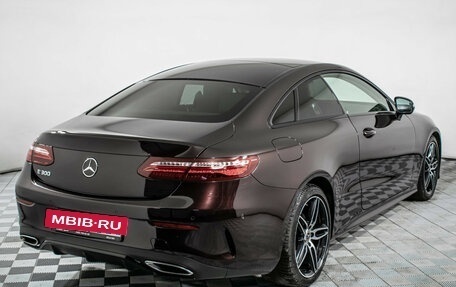 Mercedes-Benz E-Класс, 2019 год, 3 735 000 рублей, 6 фотография