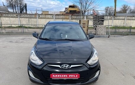Hyundai Solaris II рестайлинг, 2011 год, 699 000 рублей, 3 фотография