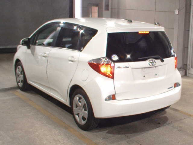 Toyota Ractis II, 2012 год, 880 000 рублей, 2 фотография