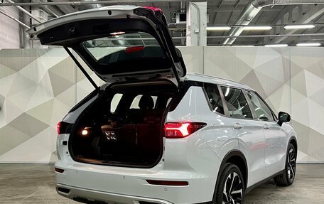 Mitsubishi Outlander, 2023 год, 3 650 000 рублей, 7 фотография