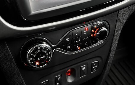 Renault Sandero II рестайлинг, 2017 год, 1 089 900 рублей, 11 фотография