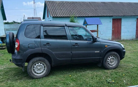 Chevrolet Niva I рестайлинг, 2017 год, 690 000 рублей, 3 фотография