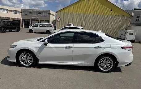 Toyota Camry, 2019 год, 3 090 000 рублей, 8 фотография