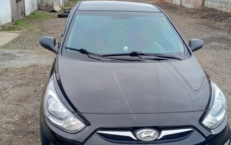 Hyundai Solaris II рестайлинг, 2013 год, 780 000 рублей, 1 фотография