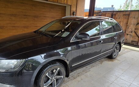 Skoda Superb III рестайлинг, 2013 год, 880 000 рублей, 1 фотография