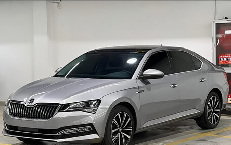 Skoda Superb III рестайлинг, 2023 год, 1 890 000 рублей, 1 фотография