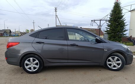 Hyundai Solaris II рестайлинг, 2013 год, 710 000 рублей, 2 фотография