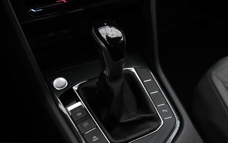 Volkswagen Tiguan II, 2021 год, 3 049 000 рублей, 17 фотография