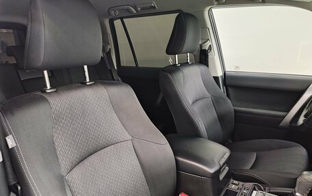 Toyota Land Cruiser Prado 150 рестайлинг 2, 2018 год, 4 997 000 рублей, 22 фотография