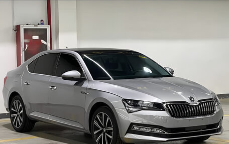 Skoda Superb III рестайлинг, 2023 год, 1 890 000 рублей, 3 фотография