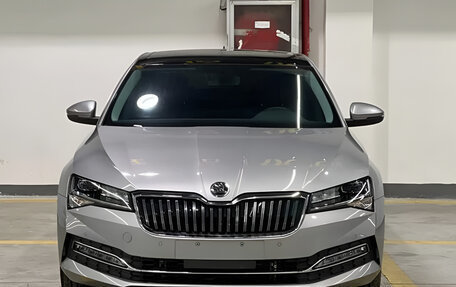 Skoda Superb III рестайлинг, 2023 год, 1 890 000 рублей, 2 фотография