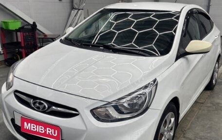 Hyundai Solaris II рестайлинг, 2013 год, 1 100 000 рублей, 1 фотография