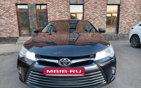 Toyota Camry, 2017 год, 2 300 000 рублей, 3 фотография