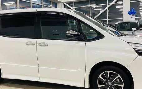 Toyota Voxy III, 2021 год, 2 330 000 рублей, 6 фотография