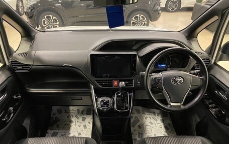Toyota Voxy III, 2021 год, 2 330 000 рублей, 10 фотография