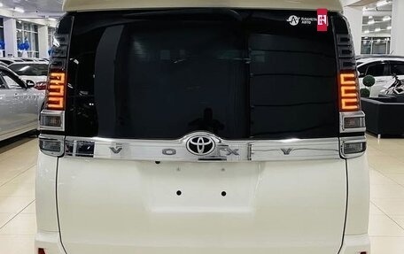 Toyota Voxy III, 2021 год, 2 330 000 рублей, 8 фотография