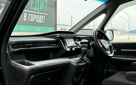 Honda Stepwgn IV, 2017 год, 2 099 999 рублей, 21 фотография