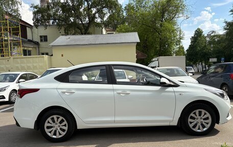 Hyundai Solaris II рестайлинг, 2018 год, 900 000 рублей, 5 фотография