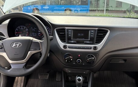 Hyundai Solaris II рестайлинг, 2018 год, 900 000 рублей, 11 фотография
