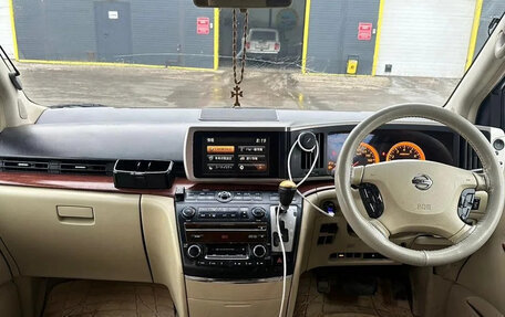 Nissan Elgrand III, 2006 год, 500 000 рублей, 5 фотография
