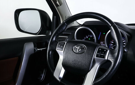Toyota Land Cruiser Prado 150 рестайлинг 2, 2015 год, 3 790 000 рублей, 12 фотография