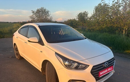 Hyundai Solaris II рестайлинг, 2017 год, 1 350 000 рублей, 1 фотография
