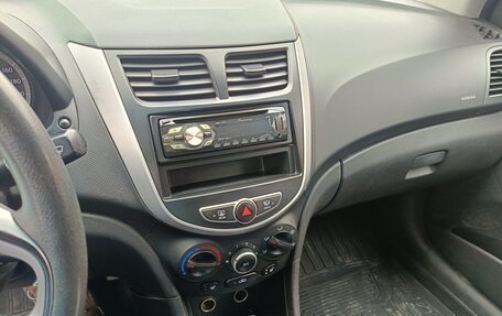 Hyundai Solaris II рестайлинг, 2011 год, 530 000 рублей, 7 фотография
