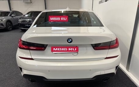 BMW 3 серия, 2022 год, 1 800 000 рублей, 4 фотография
