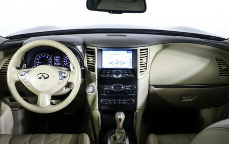 Infiniti QX70, 2014 год, 1 790 000 рублей, 13 фотография