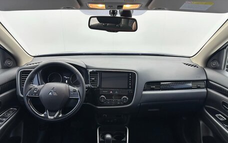 Mitsubishi Outlander III рестайлинг 3, 2022 год, 2 047 000 рублей, 7 фотография