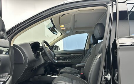 Mitsubishi Outlander III рестайлинг 3, 2022 год, 2 047 000 рублей, 11 фотография