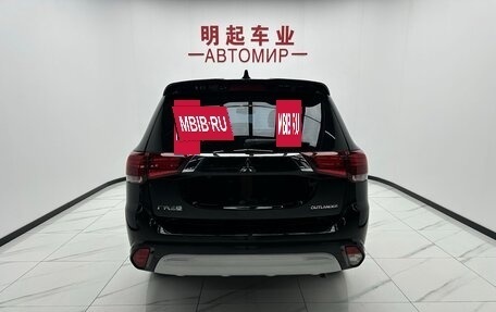 Mitsubishi Outlander III рестайлинг 3, 2022 год, 2 047 000 рублей, 4 фотография