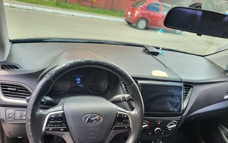 Hyundai Solaris II рестайлинг, 2017 год, 1 220 000 рублей, 23 фотография