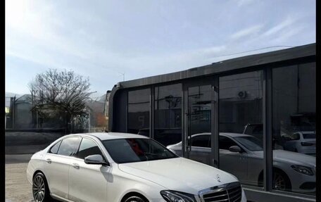 Mercedes-Benz E-Класс, 2019 год, 2 200 000 рублей, 1 фотография