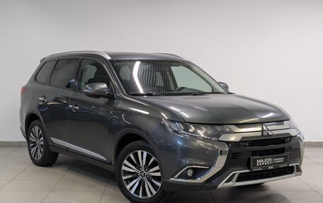 Mitsubishi Outlander III рестайлинг 3, 2019 год, 2 350 000 рублей, 3 фотография