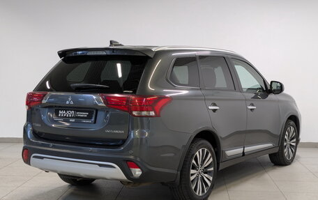 Mitsubishi Outlander III рестайлинг 3, 2019 год, 2 350 000 рублей, 5 фотография