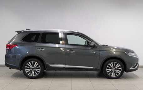 Mitsubishi Outlander III рестайлинг 3, 2019 год, 2 350 000 рублей, 4 фотография