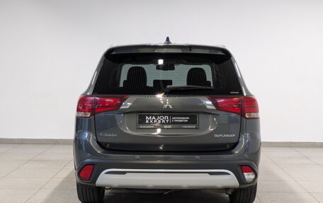 Mitsubishi Outlander III рестайлинг 3, 2019 год, 2 350 000 рублей, 6 фотография