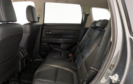 Mitsubishi Outlander III рестайлинг 3, 2019 год, 2 350 000 рублей, 12 фотография
